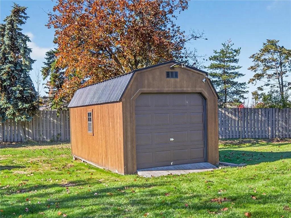 71 Pinebrook Drive, Greece, New York 14616, Greece, New York 14616, 3 Bedrooms Bedrooms, 7 Rooms Rooms,2 BathroomsBathrooms,Residential,For Sale,71 Pinebrook Drive, Greece, New York 14616,0,R1649794