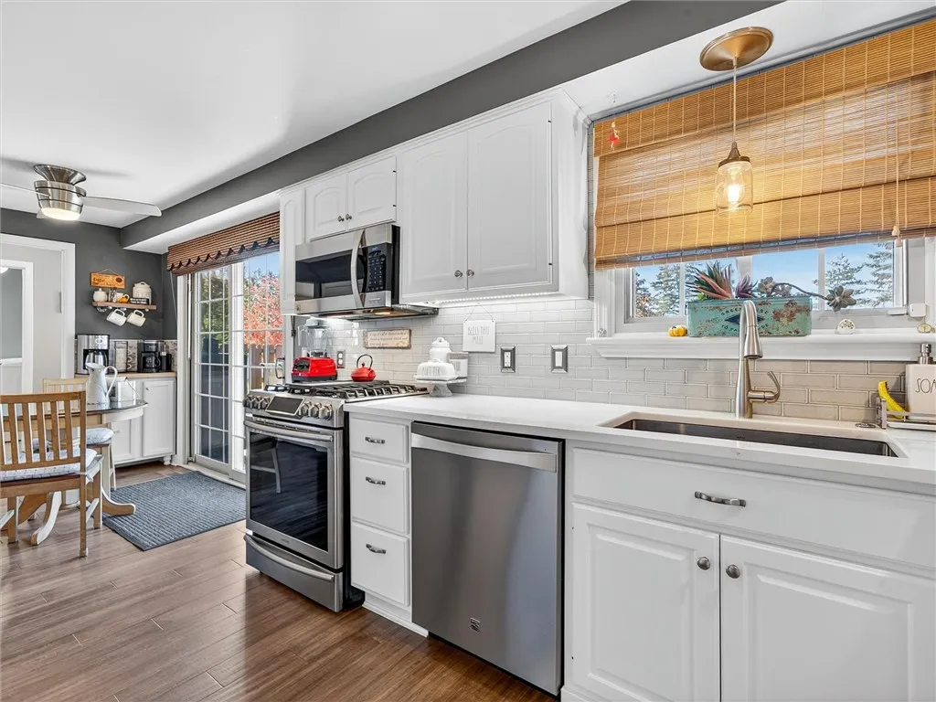 71 Pinebrook Drive, Greece, New York 14616, Greece, New York 14616, 3 Bedrooms Bedrooms, 7 Rooms Rooms,2 BathroomsBathrooms,Residential,For Sale,71 Pinebrook Drive, Greece, New York 14616,0,R1649794