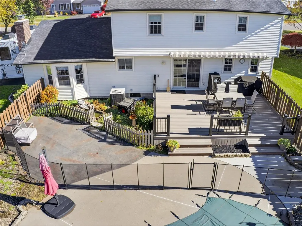 71 Pinebrook Drive, Greece, New York 14616, Greece, New York 14616, 3 Bedrooms Bedrooms, 7 Rooms Rooms,2 BathroomsBathrooms,Residential,For Sale,71 Pinebrook Drive, Greece, New York 14616,0,R1649794