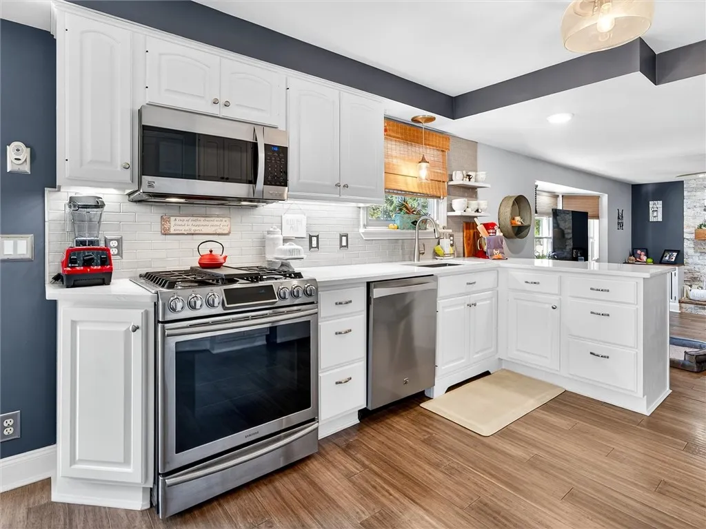 71 Pinebrook Drive, Greece, New York 14616, Greece, New York 14616, 3 Bedrooms Bedrooms, 7 Rooms Rooms,2 BathroomsBathrooms,Residential,For Sale,71 Pinebrook Drive, Greece, New York 14616,0,R1649794