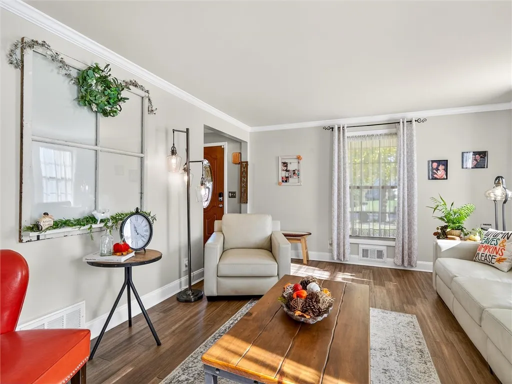 71 Pinebrook Drive, Greece, New York 14616, Greece, New York 14616, 3 Bedrooms Bedrooms, 7 Rooms Rooms,2 BathroomsBathrooms,Residential,For Sale,71 Pinebrook Drive, Greece, New York 14616,0,R1649794