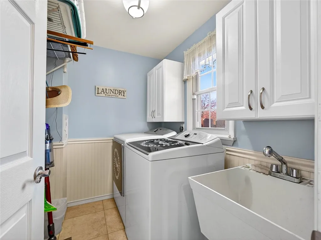 71 Pinebrook Drive, Greece, New York 14616, Greece, New York 14616, 3 Bedrooms Bedrooms, 7 Rooms Rooms,2 BathroomsBathrooms,Residential,For Sale,71 Pinebrook Drive, Greece, New York 14616,0,R1649794