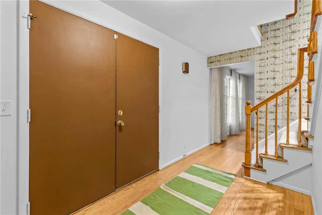 14 Jonathan Drive, Greece, New York 14612, Greece, New York 14612, 4 Bedrooms Bedrooms, 9 Rooms Rooms,3 BathroomsBathrooms,Residential,For Sale,14 Jonathan Drive, Greece, New York 14612,0,R1650041