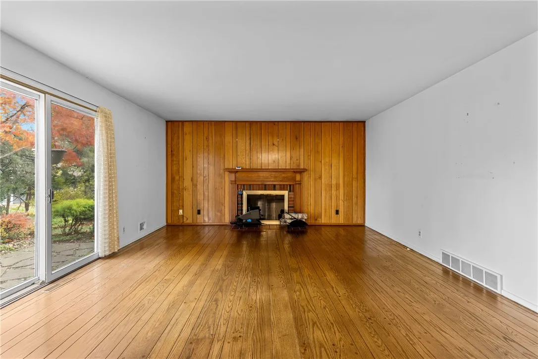 14 Jonathan Drive, Greece, New York 14612, Greece, New York 14612, 4 Bedrooms Bedrooms, 9 Rooms Rooms,3 BathroomsBathrooms,Residential,For Sale,14 Jonathan Drive, Greece, New York 14612,0,R1650041