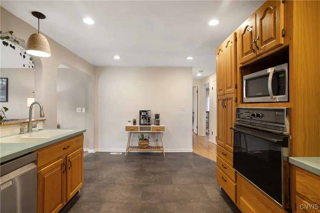 6272 Lakeshore Road, Cicero, New York 13039, Cicero, New York 13039, 4 Bedrooms Bedrooms, 8 Rooms Rooms,2 BathroomsBathrooms,Residential,For Sale,6272 Lakeshore Road, Cicero, New York 13039,0,S1649831