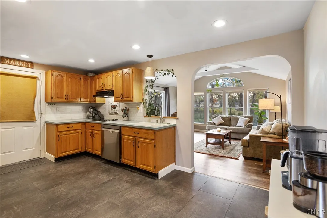 6272 Lakeshore Road, Cicero, New York 13039, Cicero, New York 13039, 4 Bedrooms Bedrooms, 8 Rooms Rooms,2 BathroomsBathrooms,Residential,For Sale,6272 Lakeshore Road, Cicero, New York 13039,0,S1649831