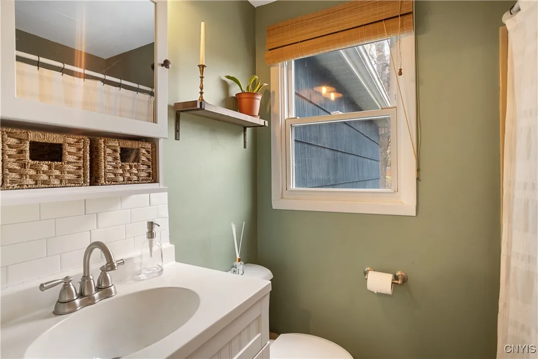 6272 Lakeshore Road, Cicero, New York 13039, Cicero, New York 13039, 4 Bedrooms Bedrooms, 8 Rooms Rooms,2 BathroomsBathrooms,Residential,For Sale,6272 Lakeshore Road, Cicero, New York 13039,0,S1649831