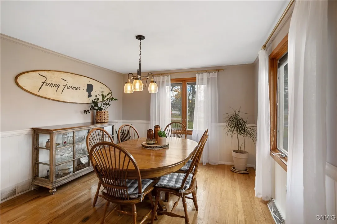 6272 Lakeshore Road, Cicero, New York 13039, Cicero, New York 13039, 4 Bedrooms Bedrooms, 8 Rooms Rooms,2 BathroomsBathrooms,Residential,For Sale,6272 Lakeshore Road, Cicero, New York 13039,0,S1649831