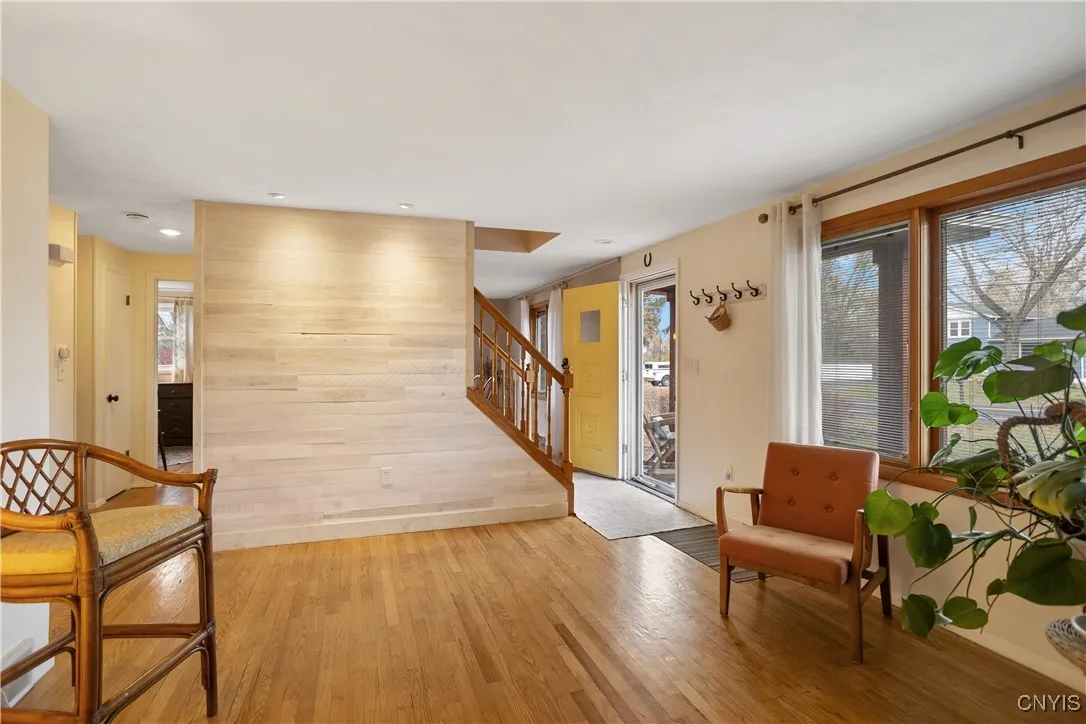 6272 Lakeshore Road, Cicero, New York 13039, Cicero, New York 13039, 4 Bedrooms Bedrooms, 8 Rooms Rooms,2 BathroomsBathrooms,Residential,For Sale,6272 Lakeshore Road, Cicero, New York 13039,0,S1649831