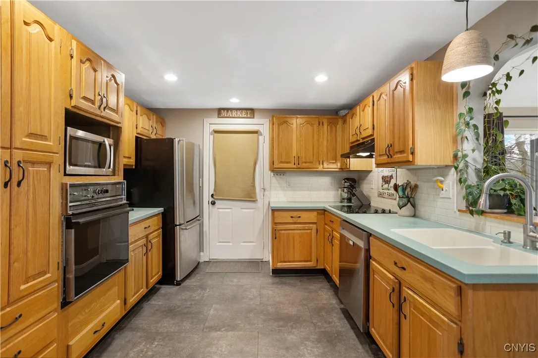 6272 Lakeshore Road, Cicero, New York 13039, Cicero, New York 13039, 4 Bedrooms Bedrooms, 8 Rooms Rooms,2 BathroomsBathrooms,Residential,For Sale,6272 Lakeshore Road, Cicero, New York 13039,0,S1649831