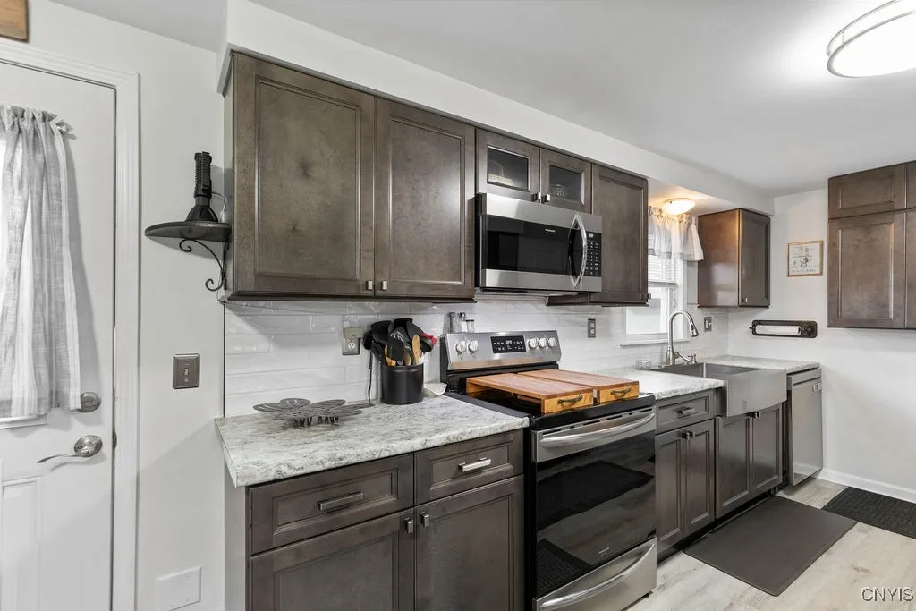 5255 Guy Young Road, Cicero, New York 13029, Cicero, New York 13029, 3 Bedrooms Bedrooms, 7 Rooms Rooms,2 BathroomsBathrooms,Residential,For Sale,5255 Guy Young Road, Cicero, New York 13029,0,S1648774