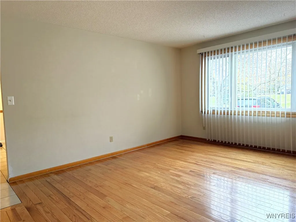 1041 Reserve Road 5, West Seneca, New York 14224, West Seneca, New York 14224, 2 Bedrooms Bedrooms, 4 Rooms Rooms,1 BathroomBathrooms,Residential,For Sale,1041 Reserve Road 5, West Seneca, New York 14224,0,B1649828