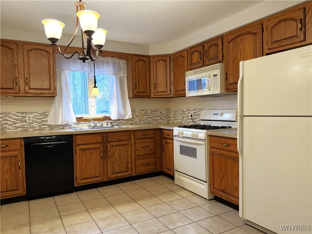 1041 Reserve Road 5, West Seneca, New York 14224, West Seneca, New York 14224, 2 Bedrooms Bedrooms, 4 Rooms Rooms,1 BathroomBathrooms,Residential,For Sale,1041 Reserve Road 5, West Seneca, New York 14224,0,B1649828