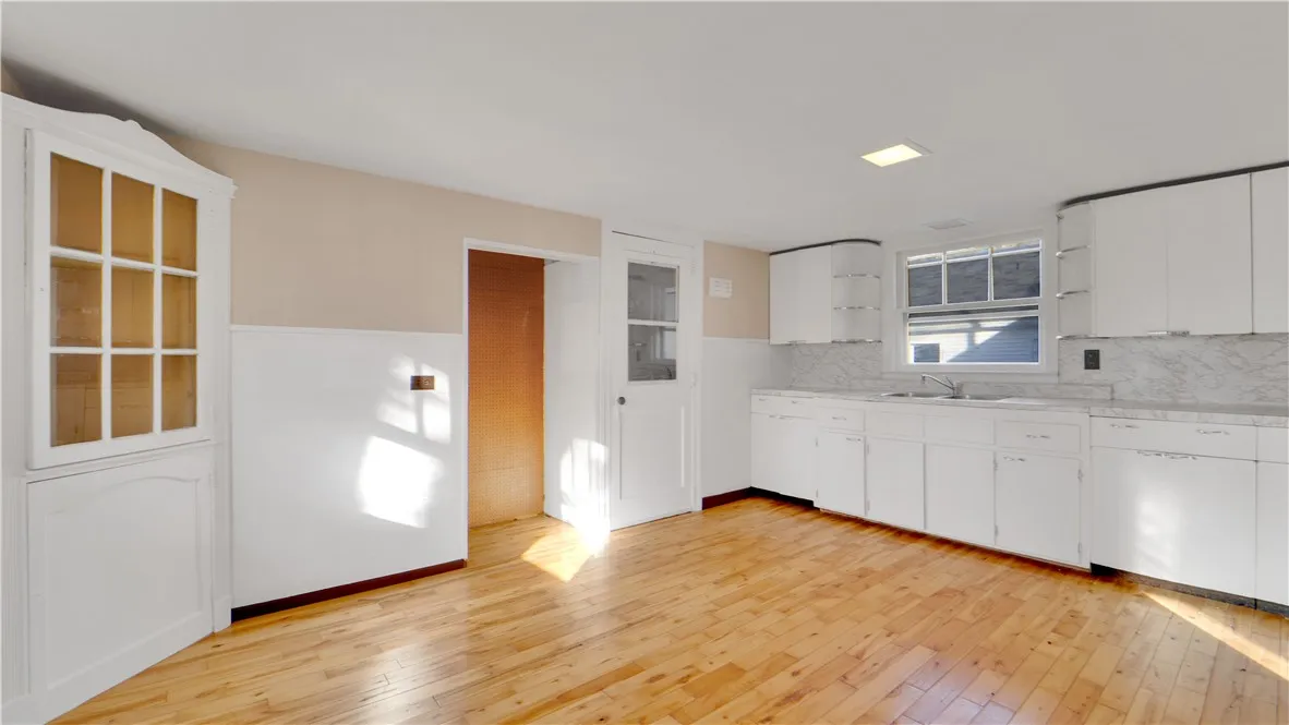 138 West Bayard Street, Seneca Falls, New York 131, Seneca Falls, New York 13148, 4 Bedrooms Bedrooms, 10 Rooms Rooms,1 BathroomBathrooms,Residential,For Sale,138 West Bayard Street, Seneca Falls, New York 131,0,R1650078