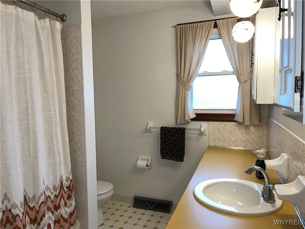 44 Morgott Avenue, West Seneca, New York 14224, West Seneca, New York 14224, 3 Bedrooms Bedrooms, 6 Rooms Rooms,1 BathroomBathrooms,Residential,For Sale,44 Morgott Avenue, West Seneca, New York 14224,0,B1650020