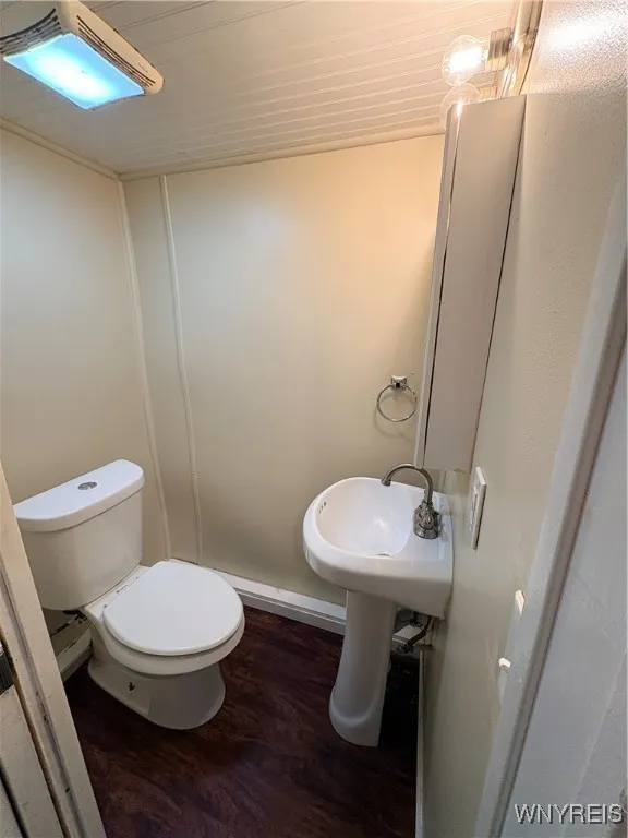 201 Lemon Street, Buffalo, New York 14204, Buffalo, New York 14204, 5 Bedrooms Bedrooms, 10 Rooms Rooms,1 BathroomBathrooms,Residential Lease,For Rent,201 Lemon Street, Buffalo, New York 14204,0,B1649921