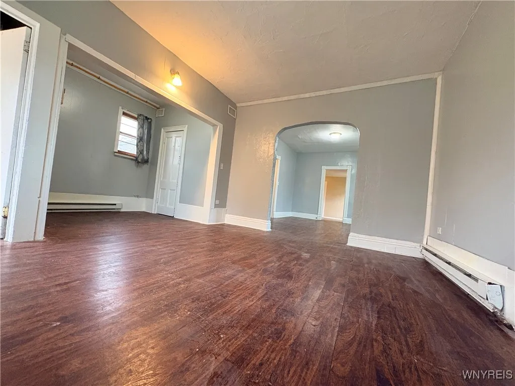 201 Lemon Street, Buffalo, New York 14204, Buffalo, New York 14204, 5 Bedrooms Bedrooms, 10 Rooms Rooms,1 BathroomBathrooms,Residential Lease,For Rent,201 Lemon Street, Buffalo, New York 14204,0,B1649921