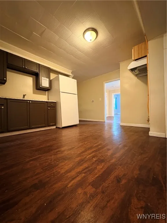 201 Lemon Street, Buffalo, New York 14204, Buffalo, New York 14204, 5 Bedrooms Bedrooms, 10 Rooms Rooms,1 BathroomBathrooms,Residential Lease,For Rent,201 Lemon Street, Buffalo, New York 14204,0,B1649921