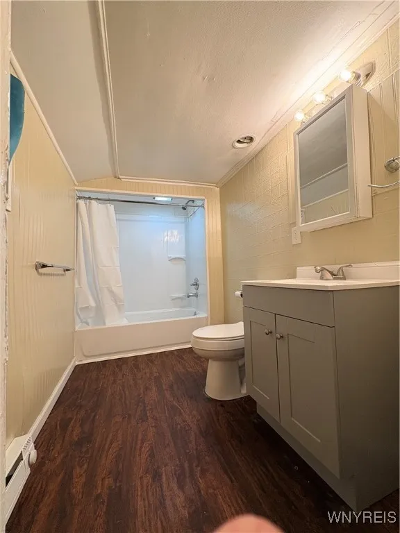 201 Lemon Street, Buffalo, New York 14204, Buffalo, New York 14204, 5 Bedrooms Bedrooms, 10 Rooms Rooms,1 BathroomBathrooms,Residential Lease,For Rent,201 Lemon Street, Buffalo, New York 14204,0,B1649921