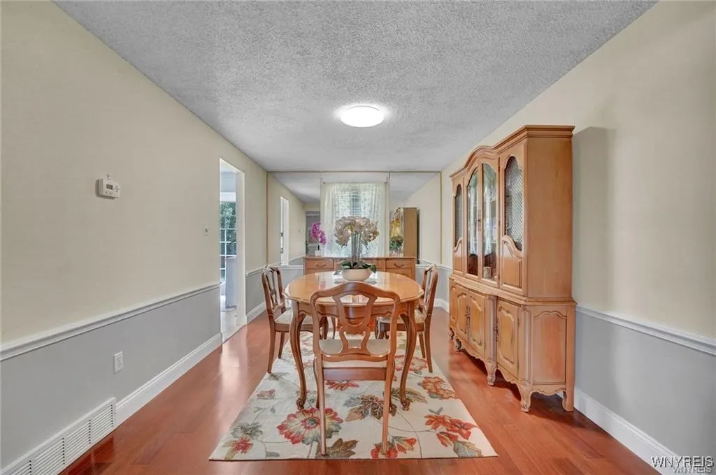 5007 Overlook Point, Hamburg, New York 14075, Hamburg, New York 14075, 4 Bedrooms Bedrooms, 8 Rooms Rooms,1 BathroomBathrooms,Residential,For Sale,5007 Overlook Point, Hamburg, New York 14075,0,B1650046