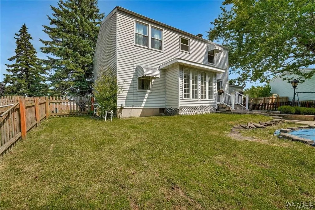 5007 Overlook Point, Hamburg, New York 14075, Hamburg, New York 14075, 4 Bedrooms Bedrooms, 8 Rooms Rooms,1 BathroomBathrooms,Residential,For Sale,5007 Overlook Point, Hamburg, New York 14075,0,B1650046