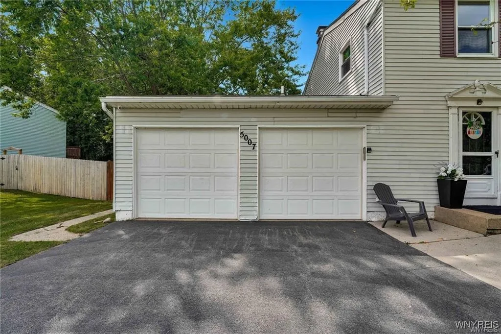 5007 Overlook Point, Hamburg, New York 14075, Hamburg, New York 14075, 4 Bedrooms Bedrooms, 8 Rooms Rooms,1 BathroomBathrooms,Residential,For Sale,5007 Overlook Point, Hamburg, New York 14075,0,B1650046