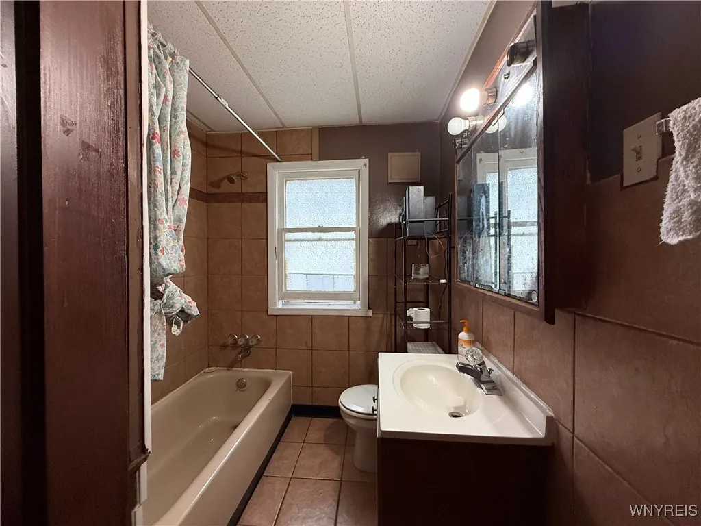 19 Dunlop Avenue, Buffalo, New York 14215, Buffalo, New York 14215, 5 Bedrooms Bedrooms, ,2 BathroomsBathrooms,Residential,Closed,19 Dunlop Avenue, Buffalo, New York 14215,0,B1649187