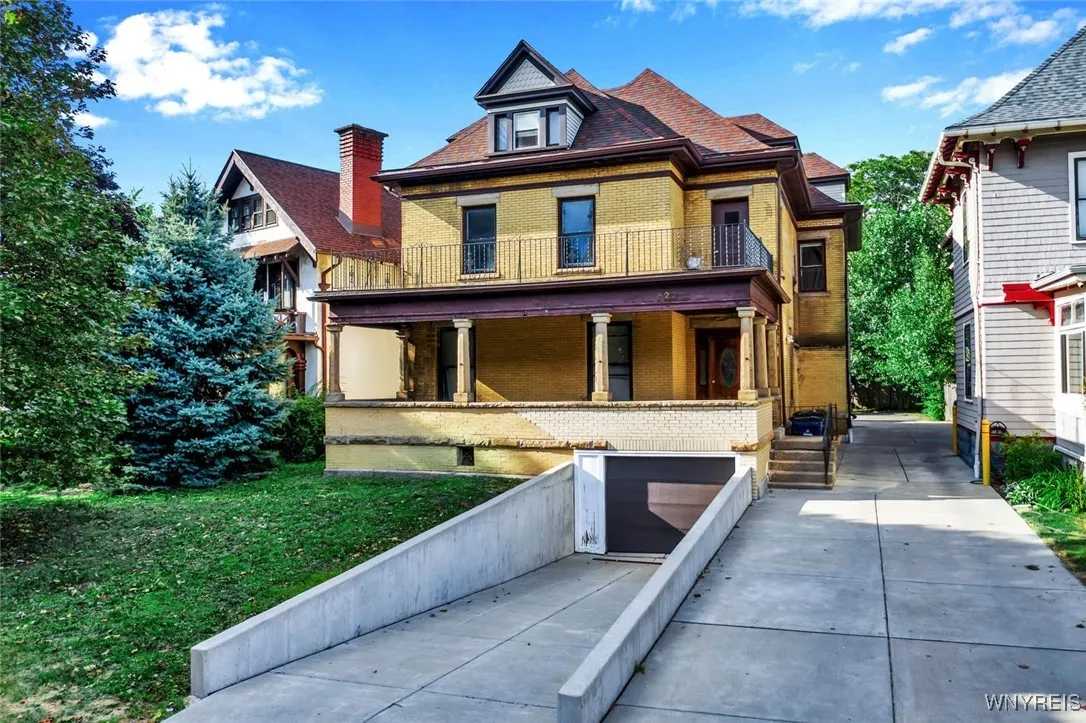 522 West Ferry Street 1, Buffalo, New York 14222, Buffalo, New York 14222, 3 Bedrooms Bedrooms, 5 Rooms Rooms,1 BathroomBathrooms,Residential Lease,For Rent,522 West Ferry Street 1, Buffalo, New York 14222,0,B1650077