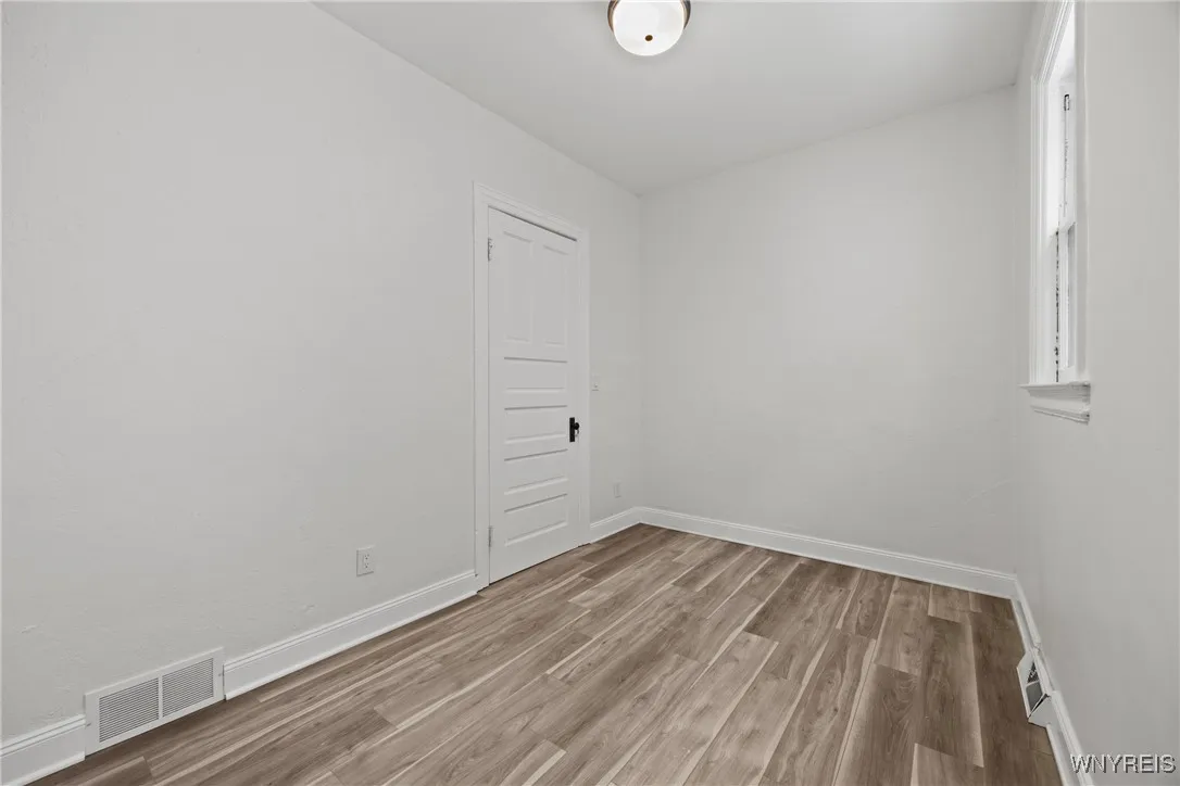 522 West Ferry Street 1, Buffalo, New York 14222, Buffalo, New York 14222, 3 Bedrooms Bedrooms, 5 Rooms Rooms,1 BathroomBathrooms,Residential Lease,For Rent,522 West Ferry Street 1, Buffalo, New York 14222,0,B1650077
