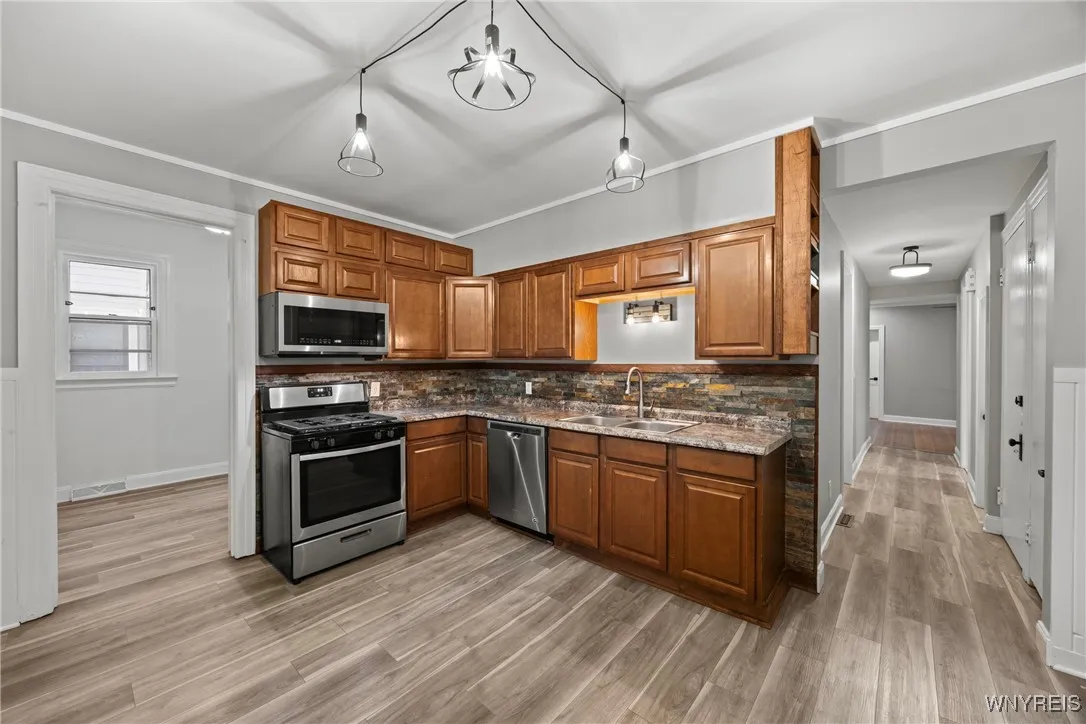 522 West Ferry Street 1, Buffalo, New York 14222, Buffalo, New York 14222, 3 Bedrooms Bedrooms, 5 Rooms Rooms,1 BathroomBathrooms,Residential Lease,For Rent,522 West Ferry Street 1, Buffalo, New York 14222,0,B1650077