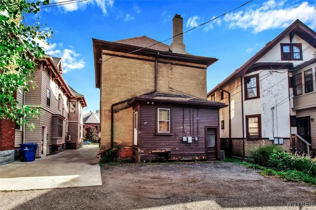 522 West Ferry Street 1, Buffalo, New York 14222, Buffalo, New York 14222, 3 Bedrooms Bedrooms, 5 Rooms Rooms,1 BathroomBathrooms,Residential Lease,For Rent,522 West Ferry Street 1, Buffalo, New York 14222,0,B1650077