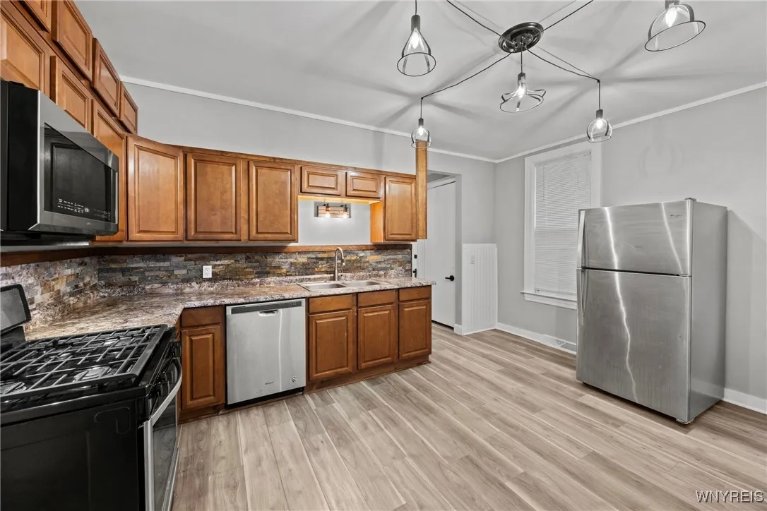 522 West Ferry Street 1, Buffalo, New York 14222, Buffalo, New York 14222, 3 Bedrooms Bedrooms, 5 Rooms Rooms,1 BathroomBathrooms,Residential Lease,For Rent,522 West Ferry Street 1, Buffalo, New York 14222,0,B1650077