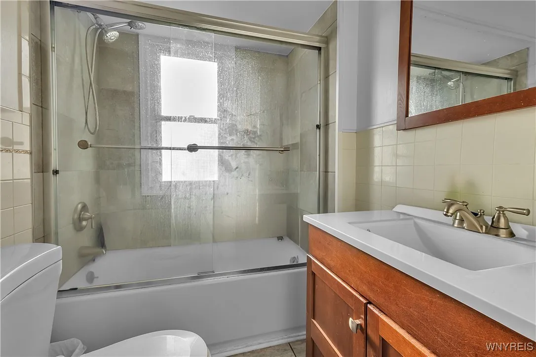 95 Montrose Avenue, Buffalo, New York 14214, Buffalo, New York 14214, 6 Bedrooms Bedrooms, ,2 BathroomsBathrooms,Residential,For Sale,95 Montrose Avenue, Buffalo, New York 14214,0,B1648664