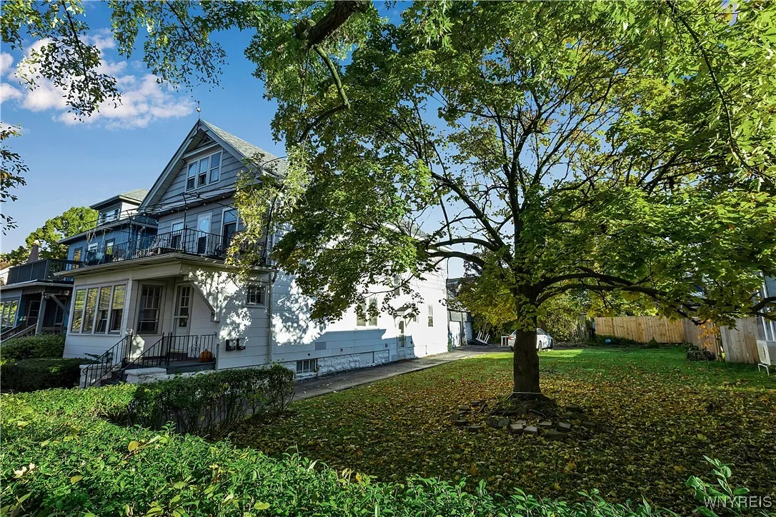 95 Montrose Avenue, Buffalo, New York 14214, Buffalo, New York 14214, 6 Bedrooms Bedrooms, ,2 BathroomsBathrooms,Residential,For Sale,95 Montrose Avenue, Buffalo, New York 14214,0,B1648664