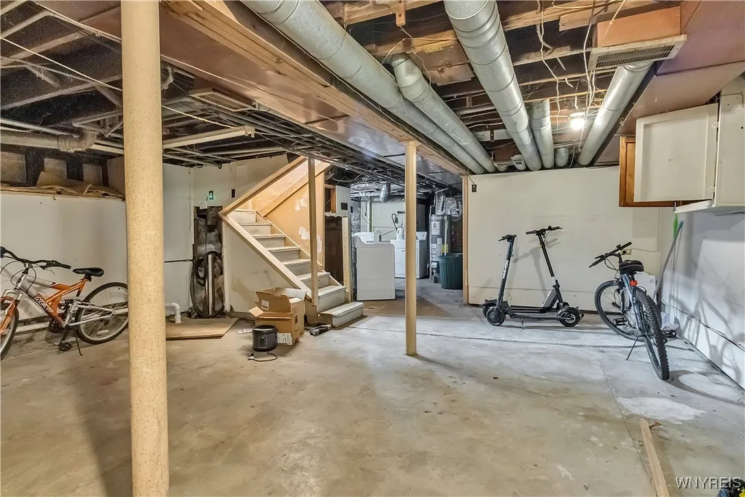 95 Montrose Avenue, Buffalo, New York 14214, Buffalo, New York 14214, 6 Bedrooms Bedrooms, ,2 BathroomsBathrooms,Residential,For Sale,95 Montrose Avenue, Buffalo, New York 14214,0,B1648664