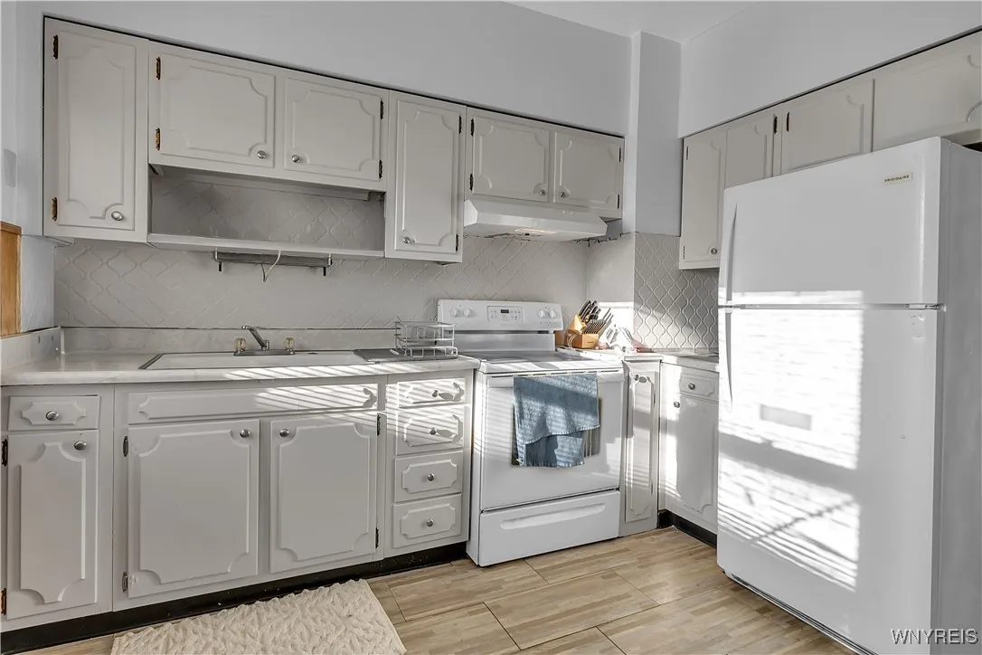 95 Montrose Avenue, Buffalo, New York 14214, Buffalo, New York 14214, 6 Bedrooms Bedrooms, ,2 BathroomsBathrooms,Residential,For Sale,95 Montrose Avenue, Buffalo, New York 14214,0,B1648664