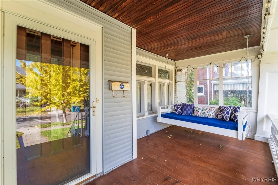 72 University Avenue, Buffalo, New York 14214, Buffalo, New York 14214, 4 Bedrooms Bedrooms, 9 Rooms Rooms,2 BathroomsBathrooms,Residential,For Sale,72 University Avenue, Buffalo, New York 14214,0,B1650126