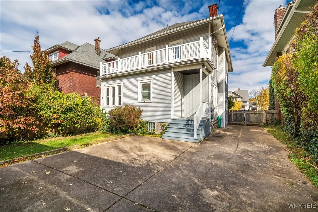 72 University Avenue, Buffalo, New York 14214, Buffalo, New York 14214, 4 Bedrooms Bedrooms, 9 Rooms Rooms,2 BathroomsBathrooms,Residential,For Sale,72 University Avenue, Buffalo, New York 14214,0,B1650126