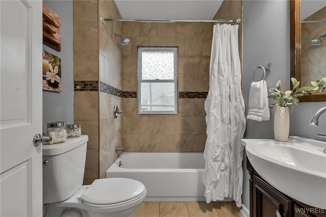 11 Hoyt Street, Buffalo, New York 14213, Buffalo, New York 14213, 8 Bedrooms Bedrooms, ,2 BathroomsBathrooms,Residential,For Sale,11 Hoyt Street, Buffalo, New York 14213,0,B1650075