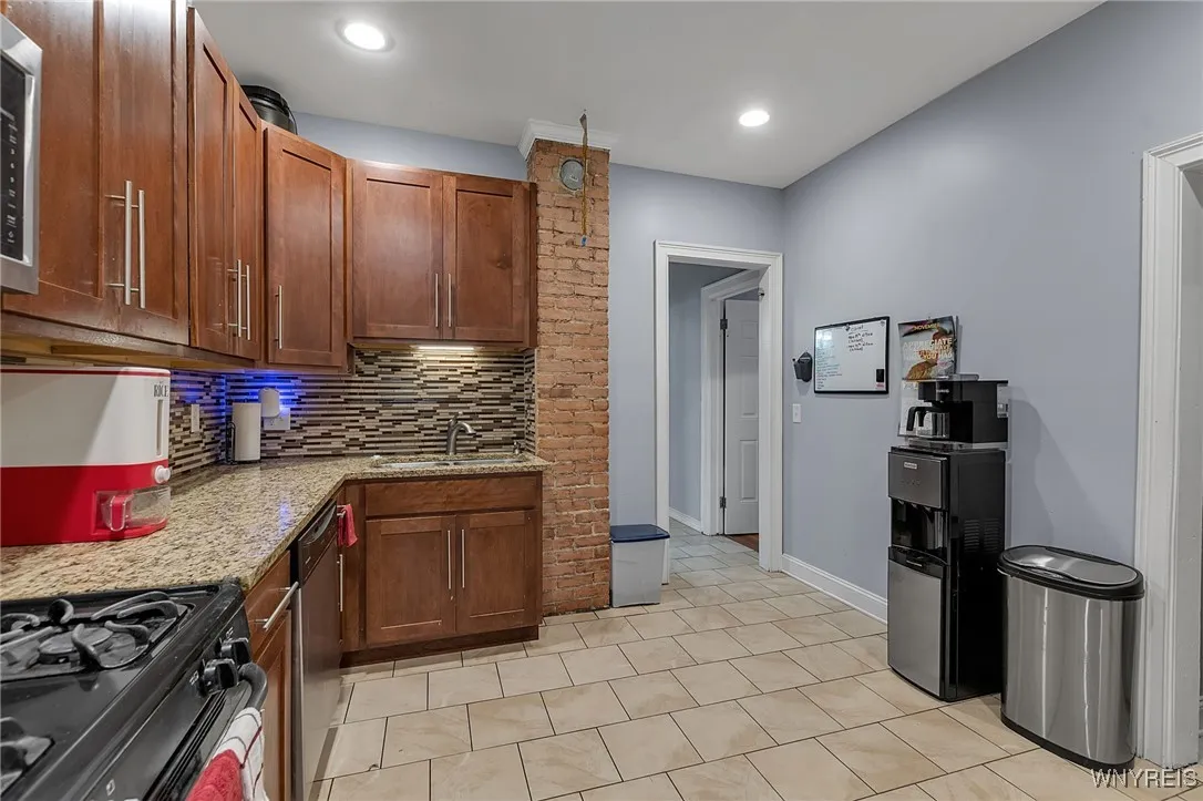 11 Hoyt Street, Buffalo, New York 14213, Buffalo, New York 14213, 8 Bedrooms Bedrooms, ,2 BathroomsBathrooms,Residential,For Sale,11 Hoyt Street, Buffalo, New York 14213,0,B1650075