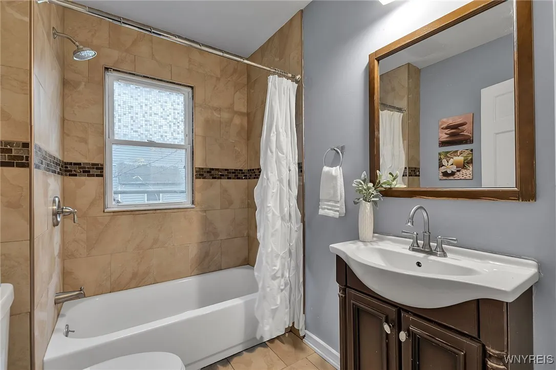 11 Hoyt Street, Buffalo, New York 14213, Buffalo, New York 14213, 8 Bedrooms Bedrooms, ,2 BathroomsBathrooms,Residential,For Sale,11 Hoyt Street, Buffalo, New York 14213,0,B1650075