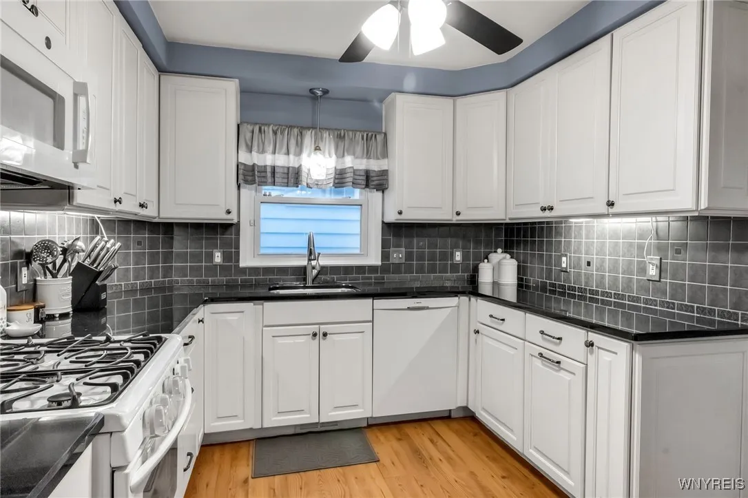 252 Shepard Avenue, Tonawanda, New York 14217, Tonawanda, New York 14217, 4 Bedrooms Bedrooms, 8 Rooms Rooms,2 BathroomsBathrooms,Residential,Closed,252 Shepard Avenue, Tonawanda, New York 14217,0,B1650106
