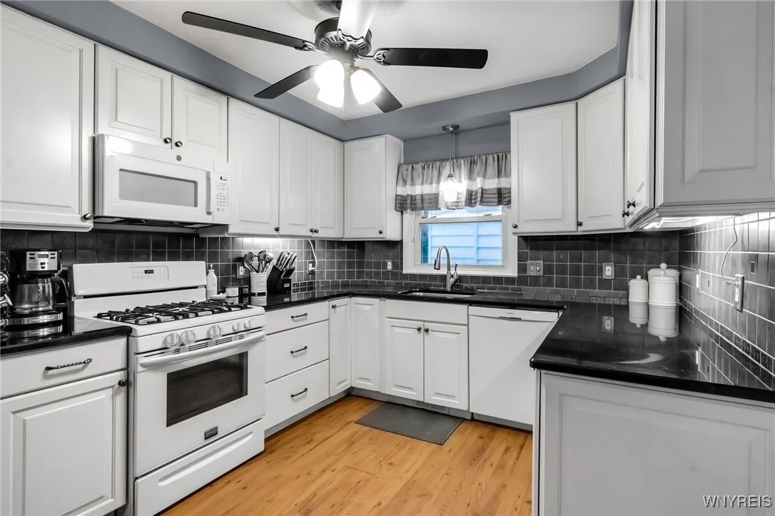 252 Shepard Avenue, Tonawanda, New York 14217, Tonawanda, New York 14217, 4 Bedrooms Bedrooms, 8 Rooms Rooms,2 BathroomsBathrooms,Residential,Closed,252 Shepard Avenue, Tonawanda, New York 14217,0,B1650106
