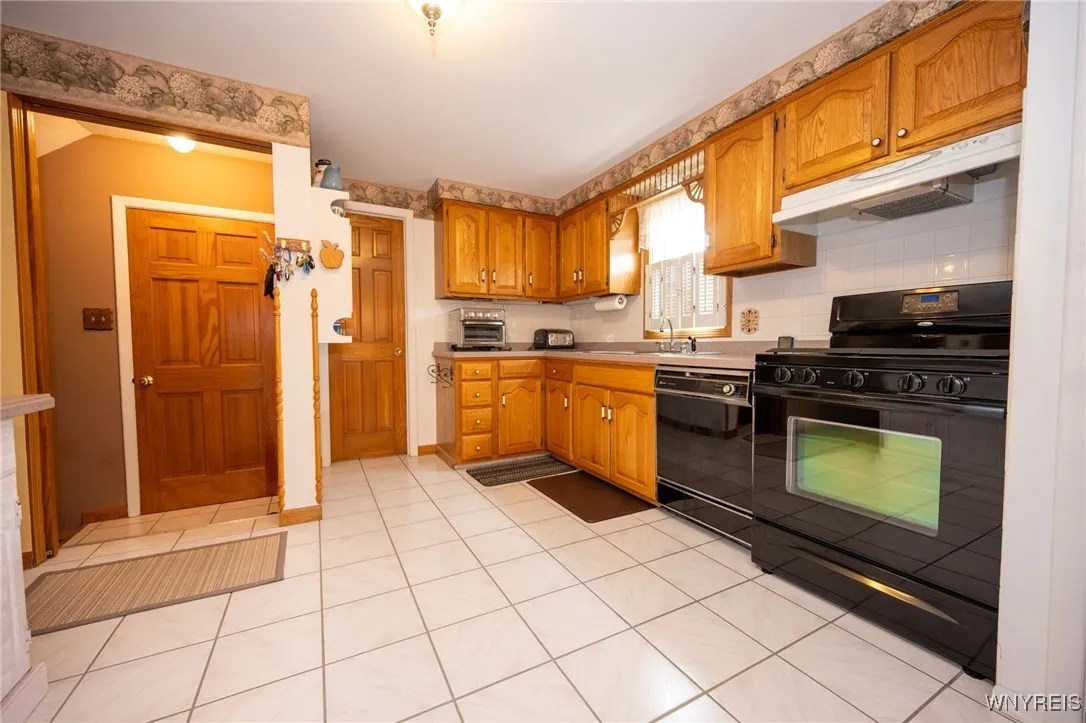 176 Steven Drive, Cheektowaga, New York 14227, Cheektowaga, New York 14227, 4 Bedrooms Bedrooms, 6 Rooms Rooms,1 BathroomBathrooms,Residential,For Sale,176 Steven Drive, Cheektowaga, New York 14227,0,B1650088