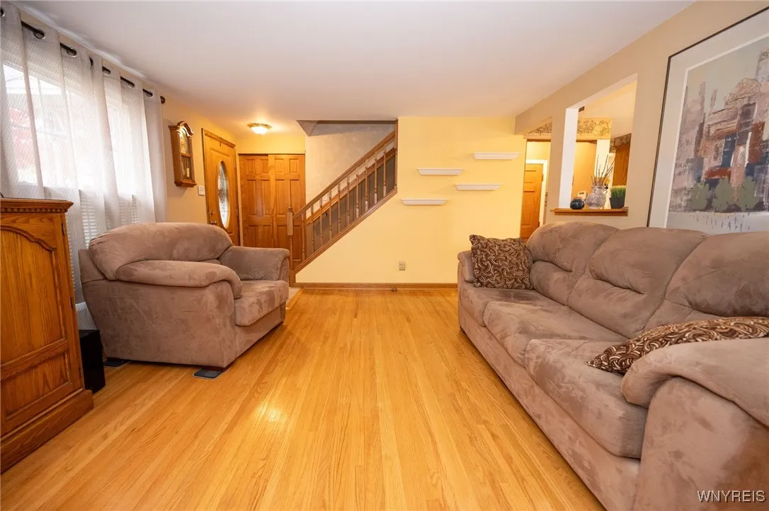 176 Steven Drive, Cheektowaga, New York 14227, Cheektowaga, New York 14227, 4 Bedrooms Bedrooms, 6 Rooms Rooms,1 BathroomBathrooms,Residential,For Sale,176 Steven Drive, Cheektowaga, New York 14227,0,B1650088