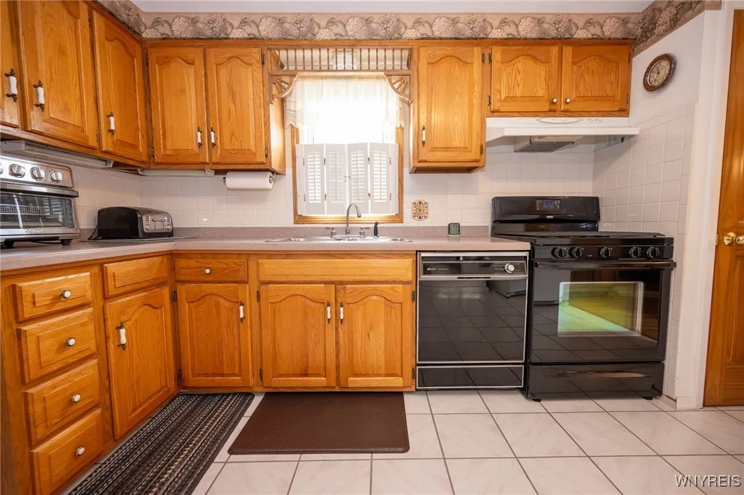 176 Steven Drive, Cheektowaga, New York 14227, Cheektowaga, New York 14227, 4 Bedrooms Bedrooms, 6 Rooms Rooms,1 BathroomBathrooms,Residential,For Sale,176 Steven Drive, Cheektowaga, New York 14227,0,B1650088