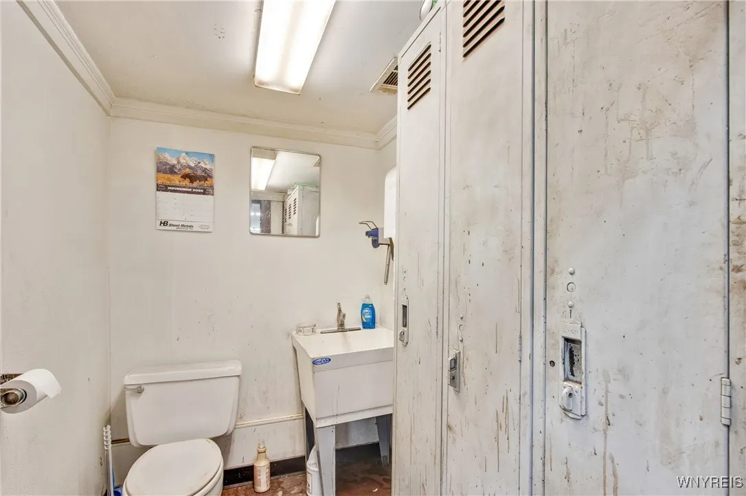 1/2 Bath interior, 1/2 (2nd bath is exterior access only)