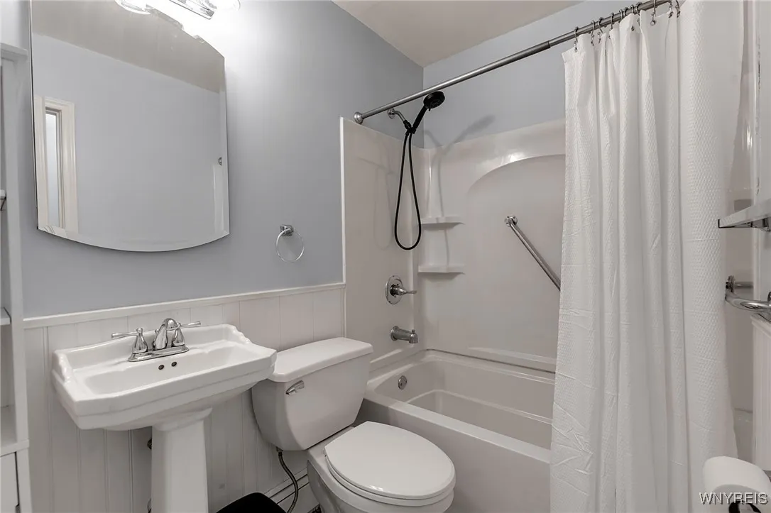 214 Aurora Avenue, West Seneca, New York 14224, West Seneca, New York 14224, 3 Bedrooms Bedrooms, 6 Rooms Rooms,1 BathroomBathrooms,Residential,For Sale,214 Aurora Avenue, West Seneca, New York 14224,0,B1648818