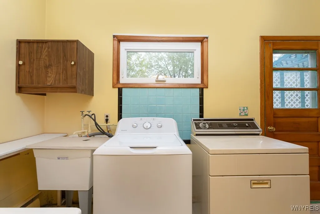 8115 Tonawanda Creek Road, Clarence, New York 1405, Clarence, New York 14051, 3 Bedrooms Bedrooms, 6 Rooms Rooms,1 BathroomBathrooms,Residential,For Sale,8115 Tonawanda Creek Road, Clarence, New York 1405,0,B1650241