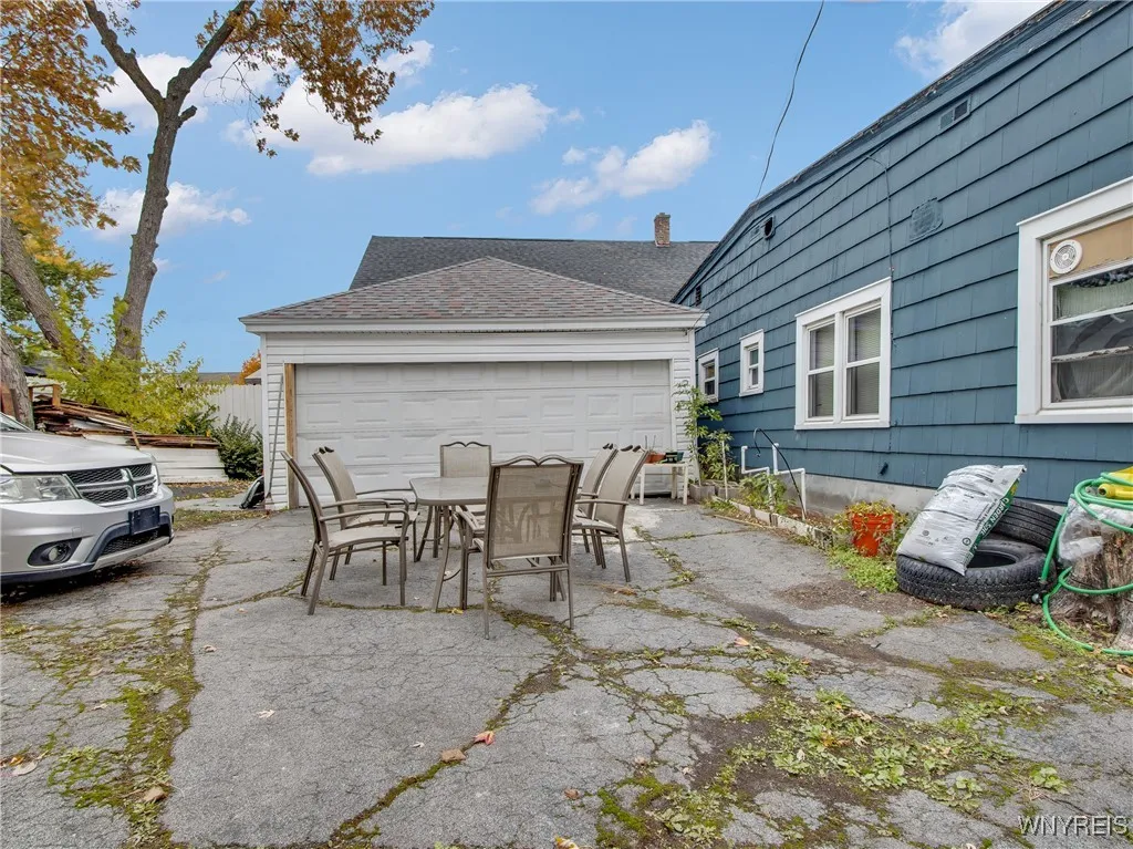 376 Ontario Street, Buffalo, New York 14207, Buffalo, New York 14207, 6 Bedrooms Bedrooms, ,2 BathroomsBathrooms,Residential,For Sale,376 Ontario Street, Buffalo, New York 14207,0,B1649877